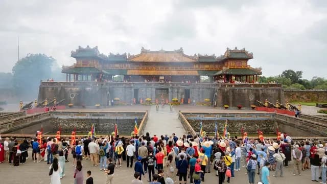 Huế bùng nổ du lịch Tết Bính Ngọ 2026